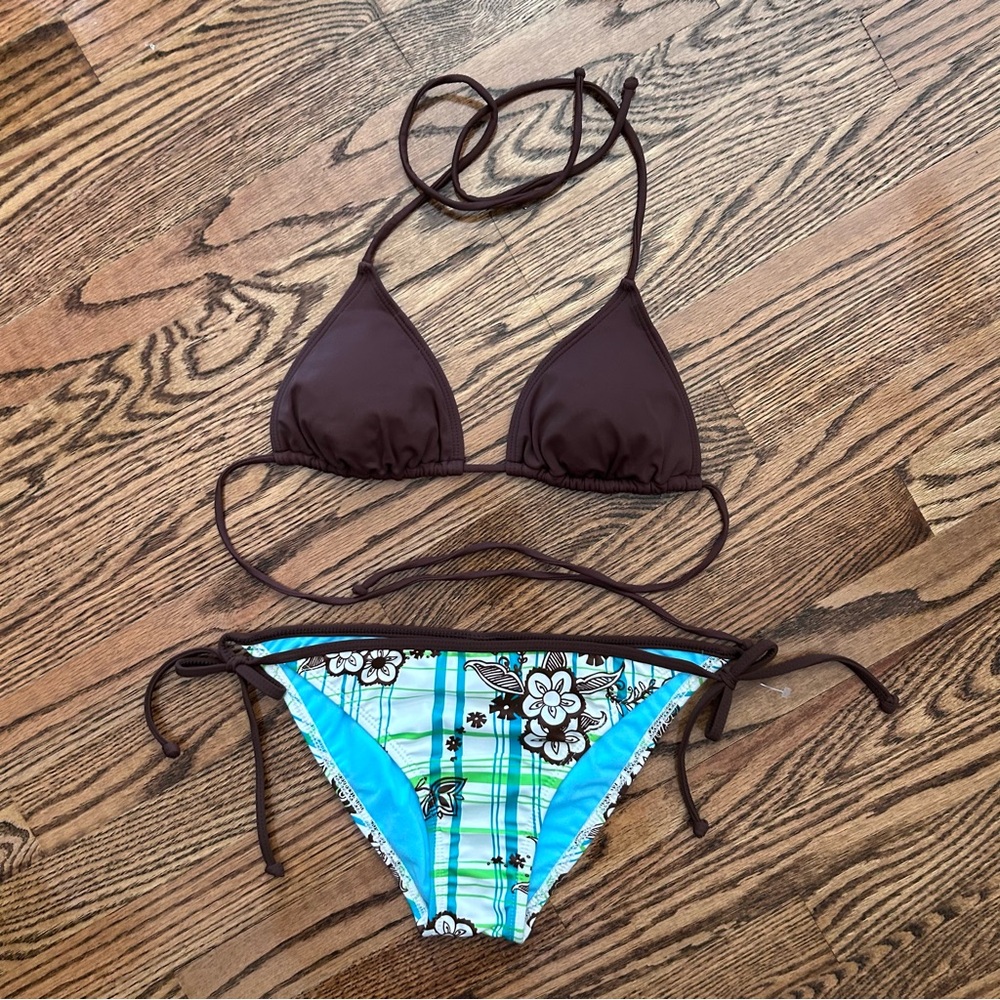 O’Neill NWT medium brown triangle top brown plaid line floral